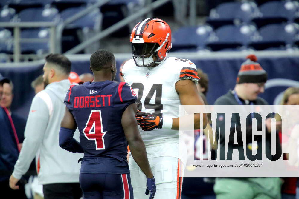 December 4, 2022, Houston, Texas, U.S: Houston Texans wide receiver Phillip  Dorsett (4) talks with