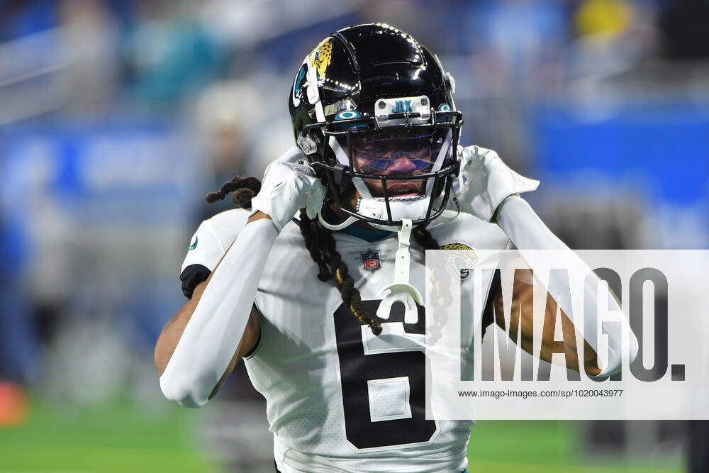 Jacksonville Jaguars cornerback Chris Claybrooks (6) looks up at a