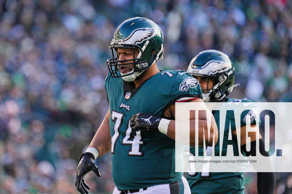 PHILADELPHIA, PA - DECEMBER 04: Philadelphia Eagles defensive tackle  Ndamukong Suh (74) looks on