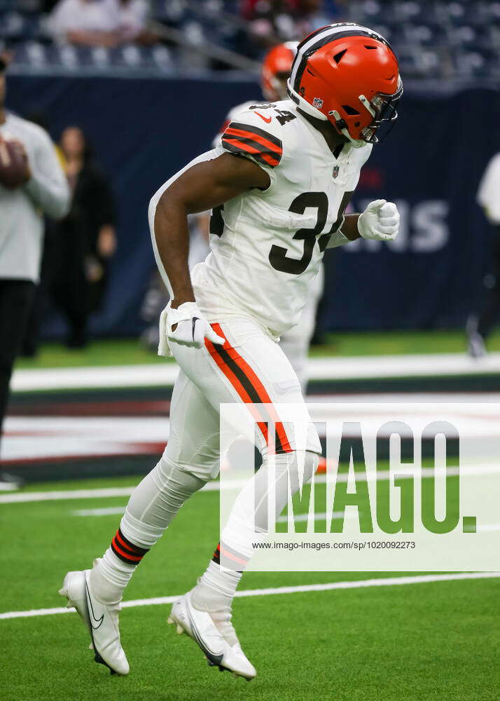 HOUSTON, TX - DECEMBER 04: Cleveland Browns running back Jerome Ford (34)  warms up during the NFL