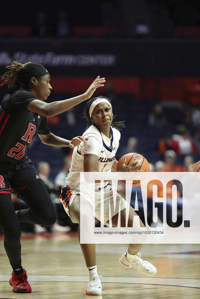 December 7, 2022, Champaign, Illinois, USA GENESIS BRYANT looks for a