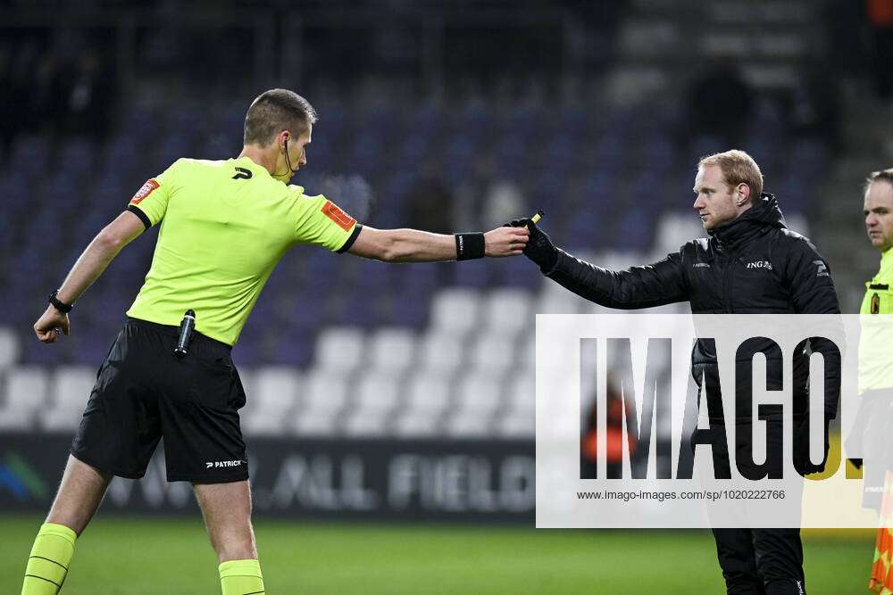BRUSSEL, NETHERLANDS - JULY 16: referee Simon Bourdeaud Hui during the Club  Friendly match between Anderlecht and