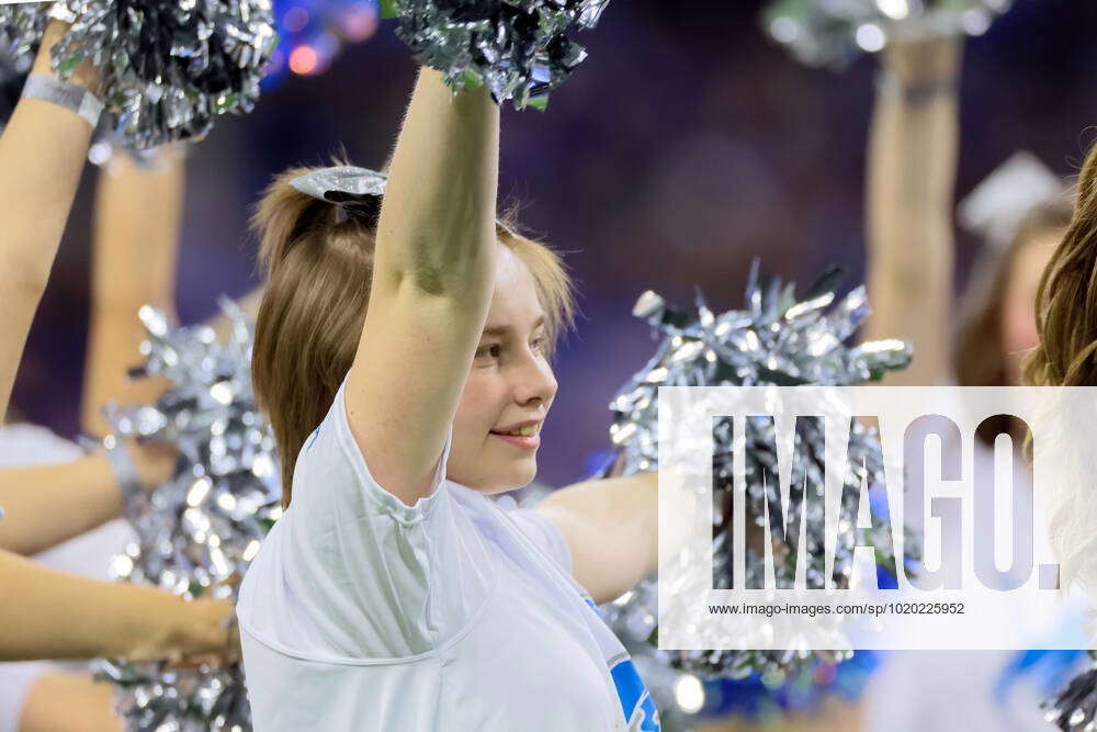 Detroit Lions vs Minnesota Vikings Junior Cheerleaders perform during ...