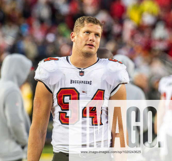 Tampa Bay Buccaneers linebacker Carl Nassib (94) warms up before an NFL  football game against the San Francisco 49ers, Sunday, Dec.11, 2022, in  Santa Clara, Calif. (AP Photo/Scot Tucker Stock Photo - Alamy