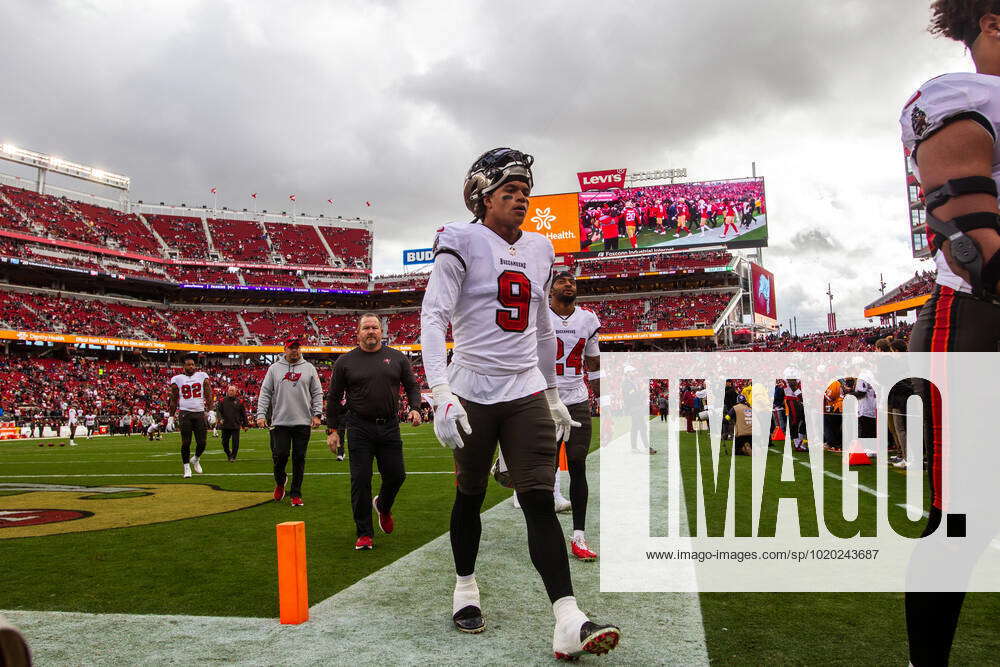 SANTA CLARA, CA - DECEMBER 11: Tampa Bay Buccaneers outside