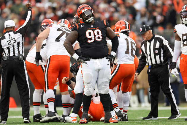 Cincinnati Bengals defensive tackle DJ Reader (98) leaves the