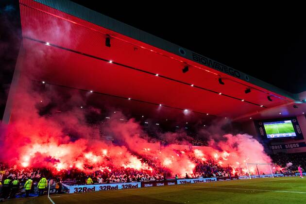 Rangers fc fans hi-res stock photography and images - Page 3 - Alamy