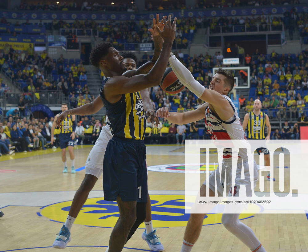 Nigel Hayes Davis (L) of Fenerbahce Beko Istanbul and Daulton Hommes 34 ...