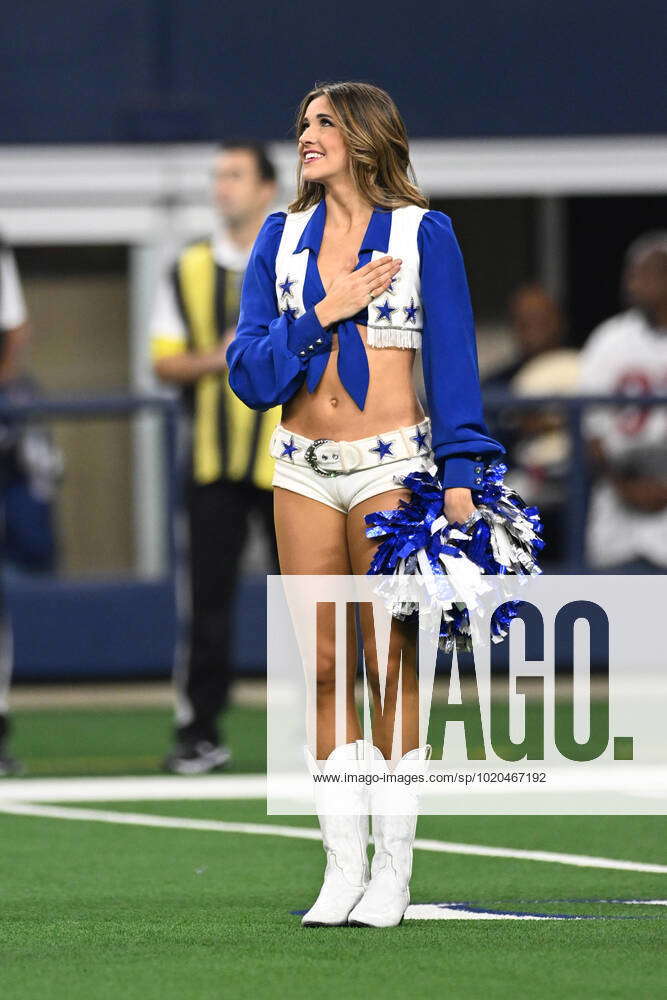 Arlington, Texas, USA. 11th Dec, 2022. Dallas Cowboys Cheerleader