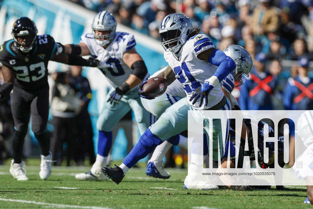 December 18, 2022: Dallas Cowboys running back EZEKIEL ELLIOTT (21) runs  the ball during the Jacksonville Jaguars vs Dallas Cowboys NFL game at TIAA  Bank Field Stadium in Jacksonville, Fl on December