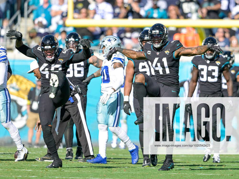 Jacksonville Jaguars outside linebacker Arden Key (49) waits in