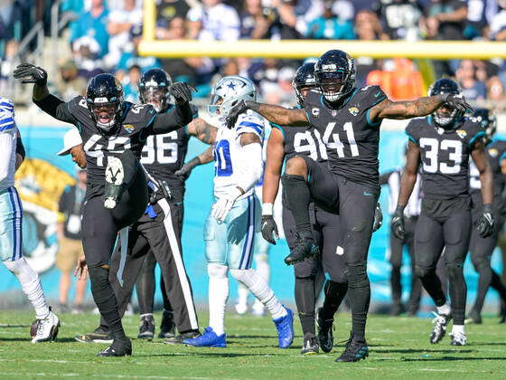 Jacksonville, FL, USA. 18th Dec, 2022. Jacksonville Jaguars defensive end  Arden Key (49) runs onto the field before the game between the Jacksonville  Jaguars and the Dallas Cowboys in Jacksonville, FL. Romeo