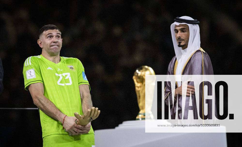 Doha, Qatar 18th Dec, 2022 Goalkeeper Emiliano Martinez Arg celebrates with  the golden glove award