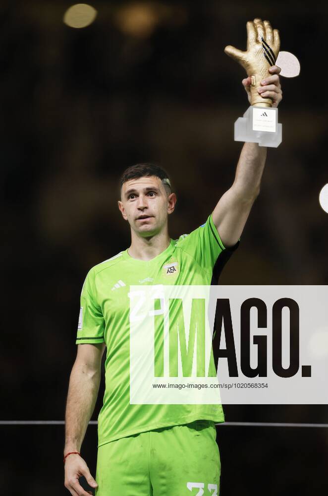 Emiliano Martinez wins World Cup Golden Glove award at Qatar 2022