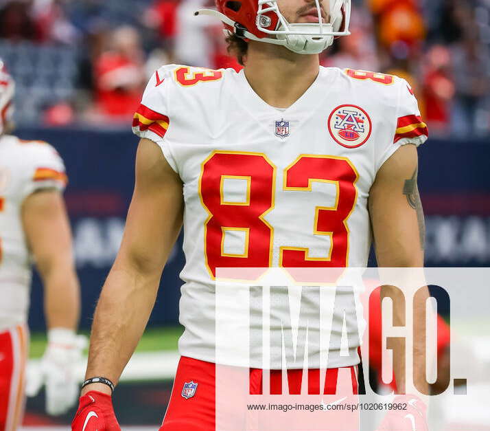 Kansas City Chiefs tight end Noah Gray (83) warms up before an NFL