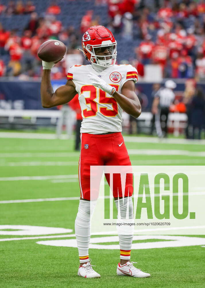 HOUSTON, TX - DECEMBER 18: Kansas City Chiefs cornerback Jaylen Watson (35)  warms up during the NFL,