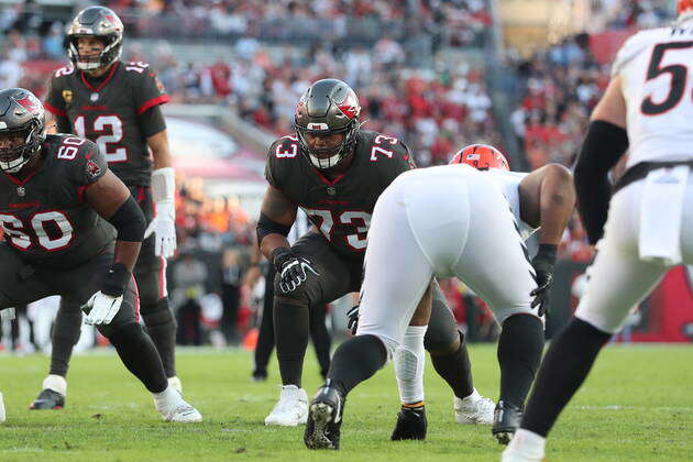 TAMPA, FL - DECEMBER 18: Tampa Bay Buccaneers offensive lineman Brandon  Walton (73) sets up to pass