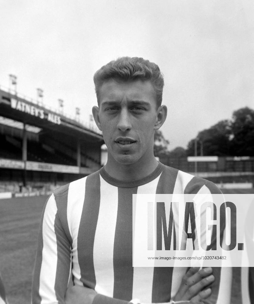 MARTIN CHIVERS - FOOTBALLER OF SOUTHAMPTON FOOTBALL CLUB FC PORTRAIT ...