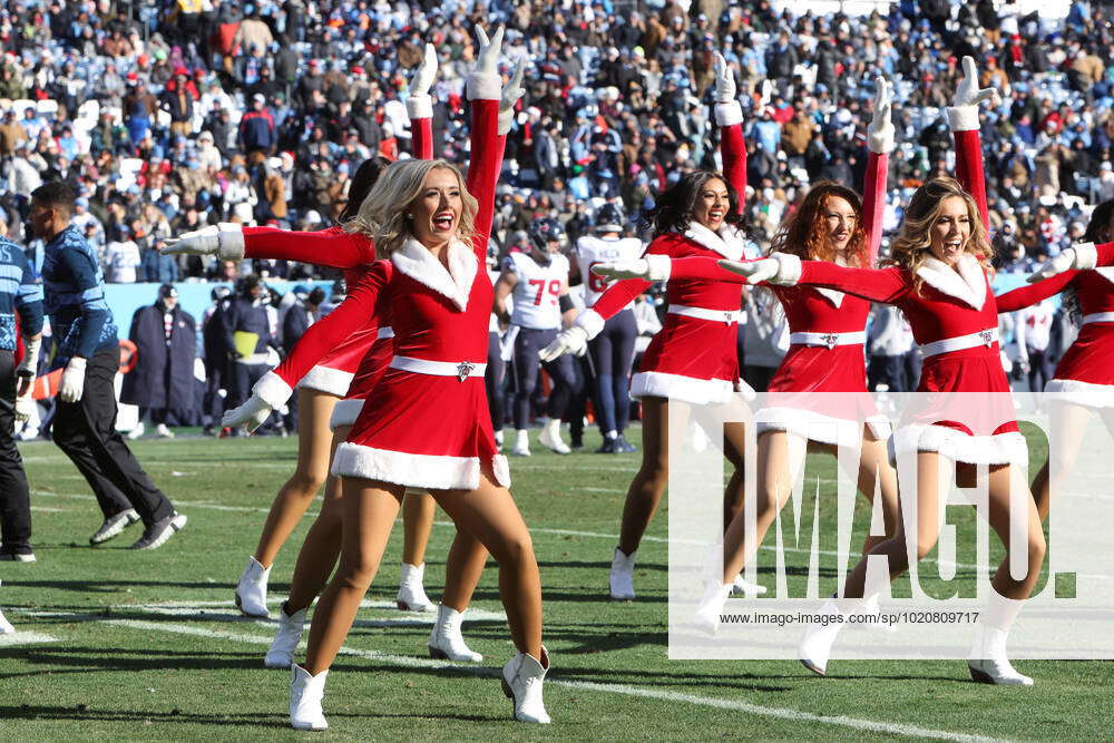 Titans Cheerleaders Celebrate Christmas