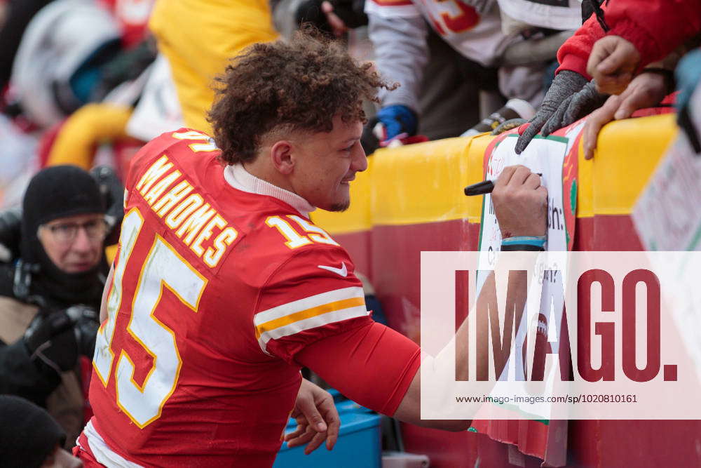 KANSAS CITY, MO - DECEMBER 24: Kansas City Chiefs quarterback Patrick  Mahomes (15) signs autographs