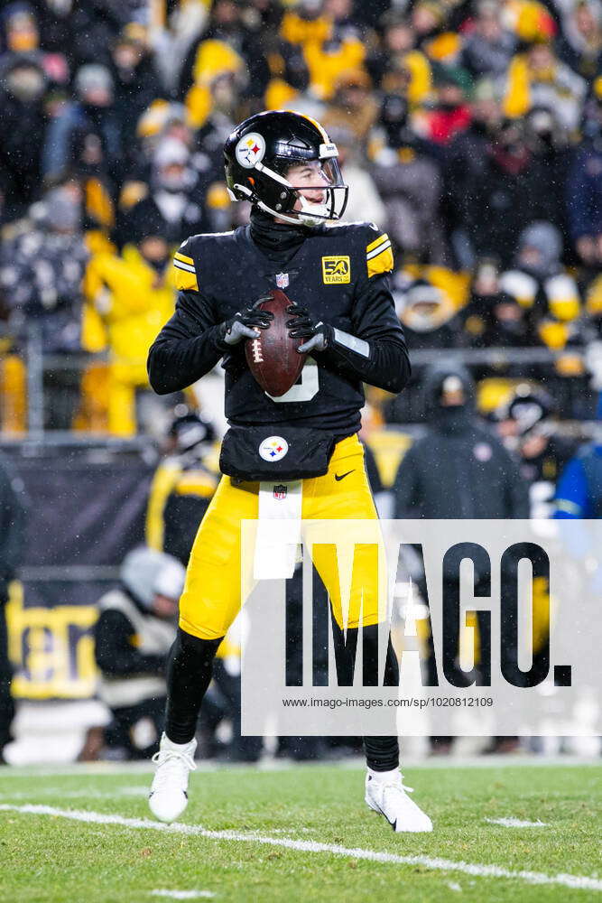 PITTSBURGH, PA - DECEMBER 24: Pittsburgh Steelers quarterback Kenny Pickett  (8) looks to pass during the national football league game between the Las  Vegas Raiders and the Pittsburgh Steelers on December 24