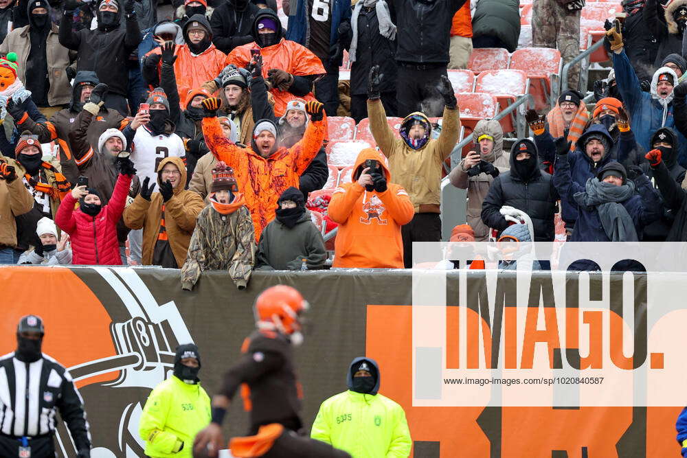 Fans react to new Browns logo