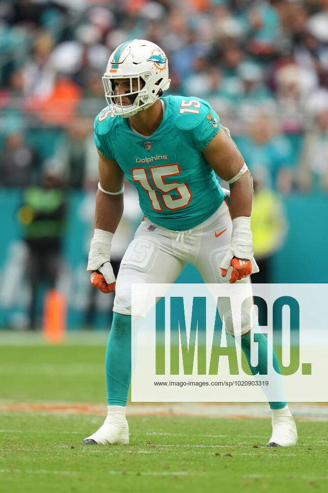 MIAMI GARDENS, FL - DECEMBER 25: Miami Dolphins linebacker Jaelan Phillips ( 15) eyes the