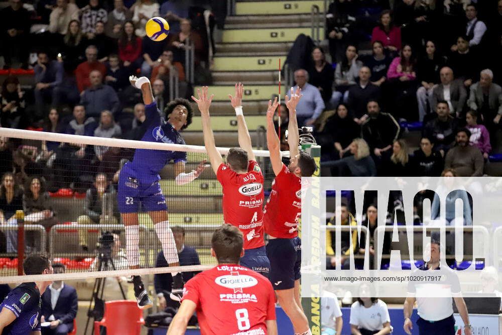 Jose Suarez Gutierrez Top Volley Cisterna attack. during Gioiella ...