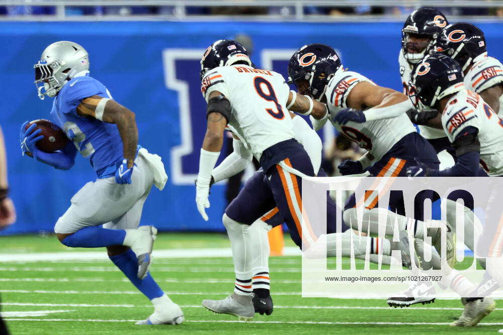 Detroit Lions running back D'Andre Swift (32) warms up against Chicago Bears  during an NFL foot …