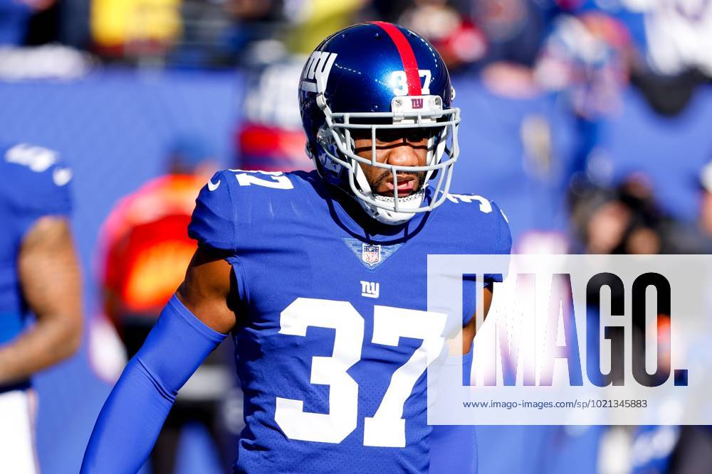 EAST RUTHERFORD, NJ - JANUARY 01: New York Giants cornerback