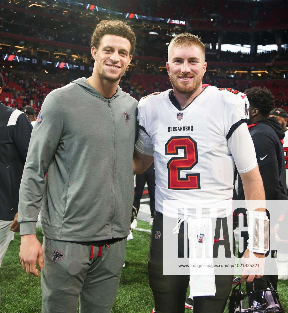 January 8, 2023, Atlanta, Georgia, USA: Atlanta Falcons tight end Feleipe  Franks (L) and Tampa Bay