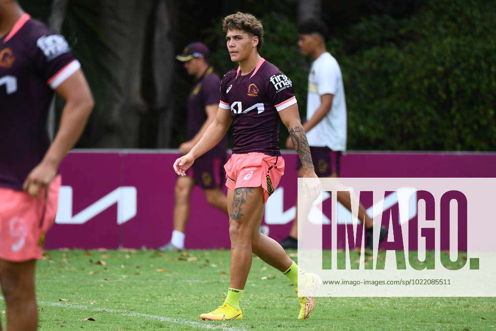 Reece Walsh runs during a Brisbane Broncos NRL training session at