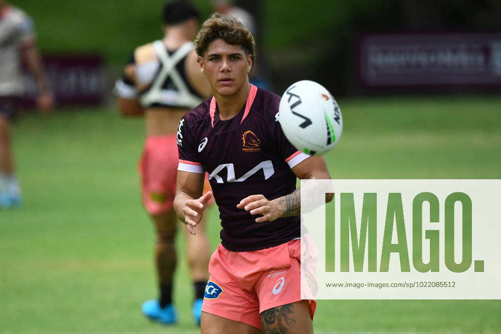 Reece Walsh runs during a Brisbane Broncos NRL training session at