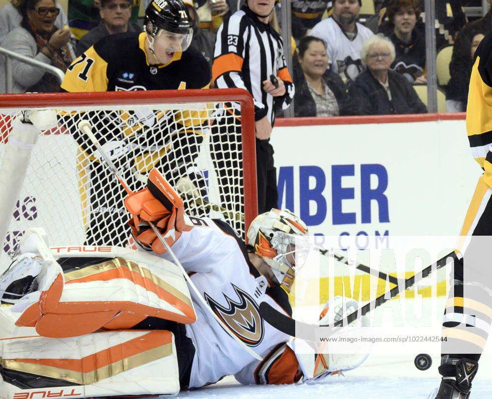 Pittsburgh Penguins Center Evgeni Malkin (71) Skates From Behind The ...