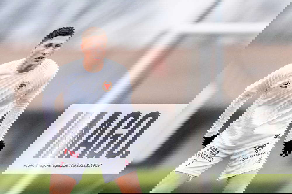 230118 Kalmars Kevin Jensen under fotboll i träningsmatchen mellan