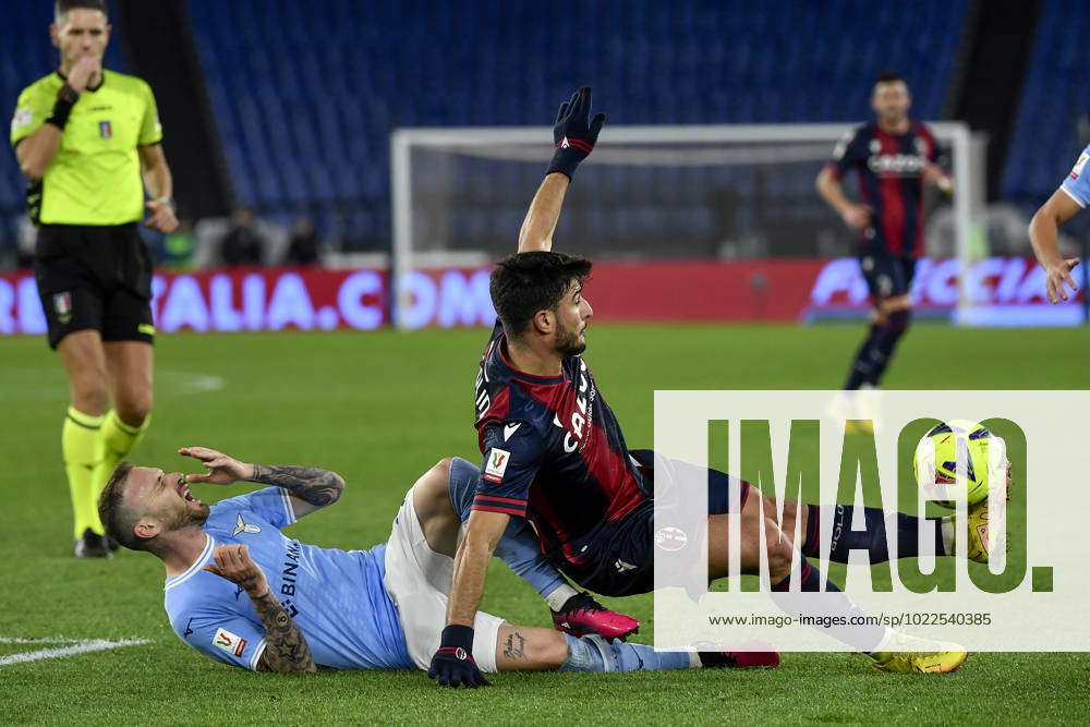 Manuel Lazzari of SS Lazio and Riccardo Orsolini of Bologna FC compete ...