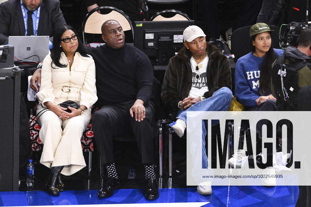 Magic Johnson et sa femme Cookie Pharrell Williams et sa femme Helen ...