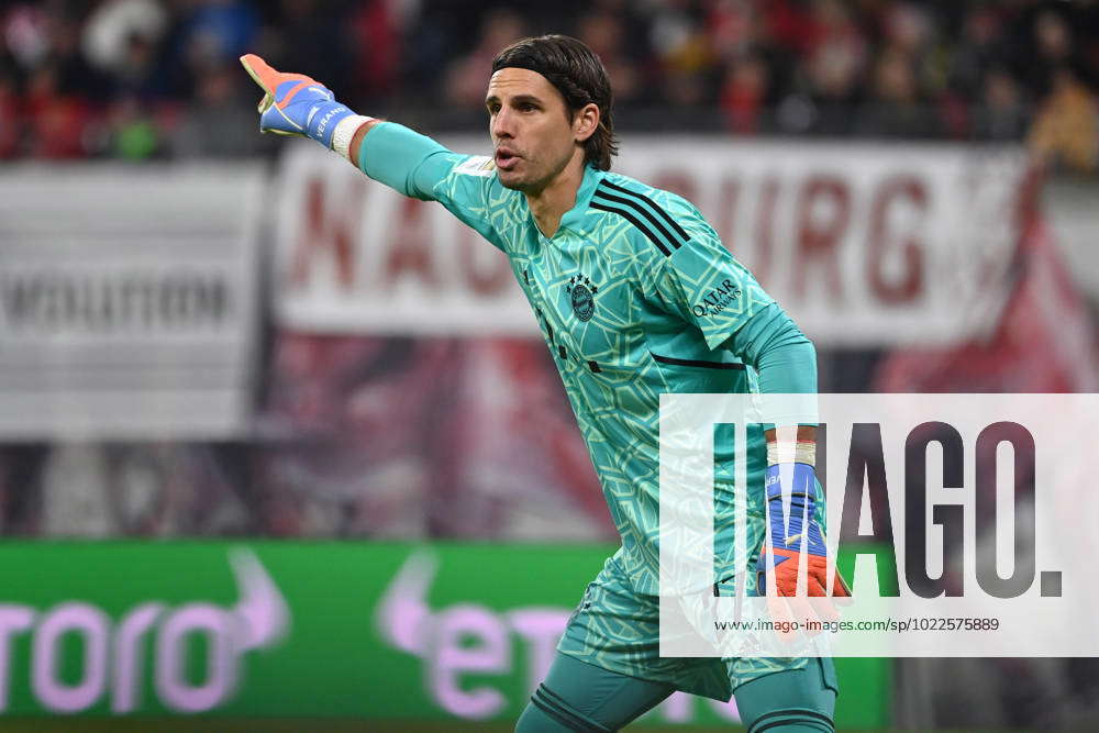 Goalkeeper Yann SOMMER Bayern Muenchen , gestures,gives instructions ...