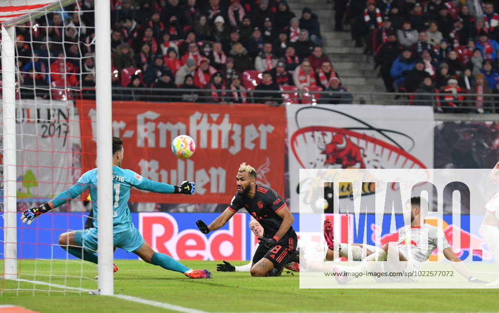 Janis Blaswich goalkeeper, RB Leipzig li , Eric Maxim Choupo Moting FC ...