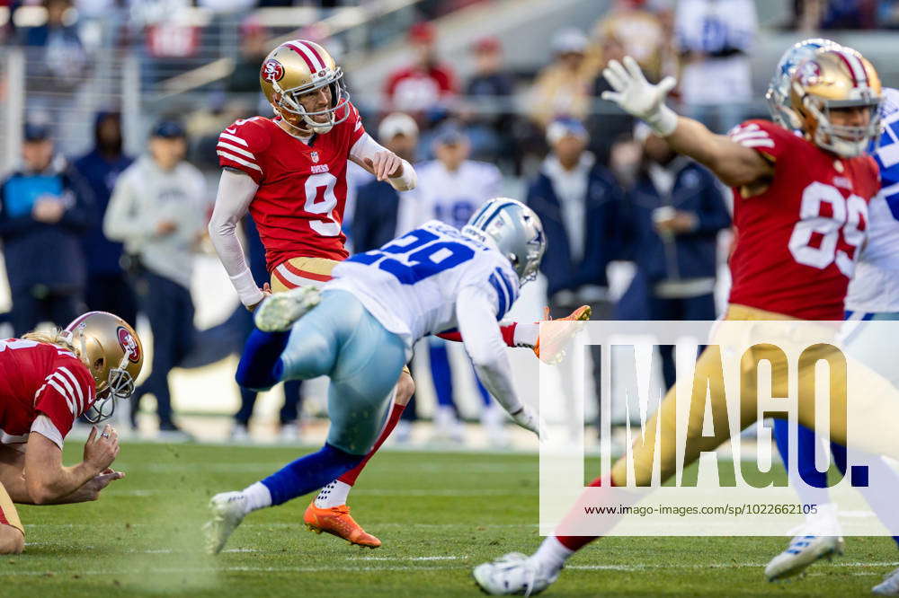 SANTA CLARA, CA - JANUARY 22: San Francisco 49ers place kicker Robbie ...