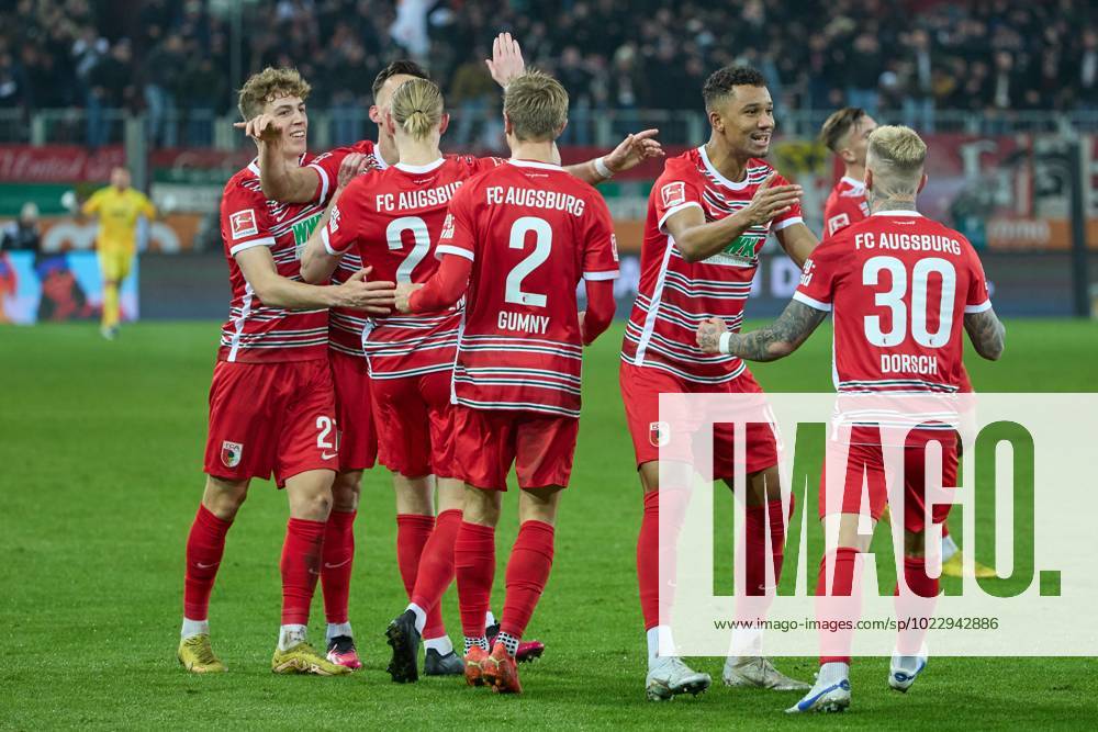 Goal celebration, cheers after scoring 1 0 from Augsburg players, FC