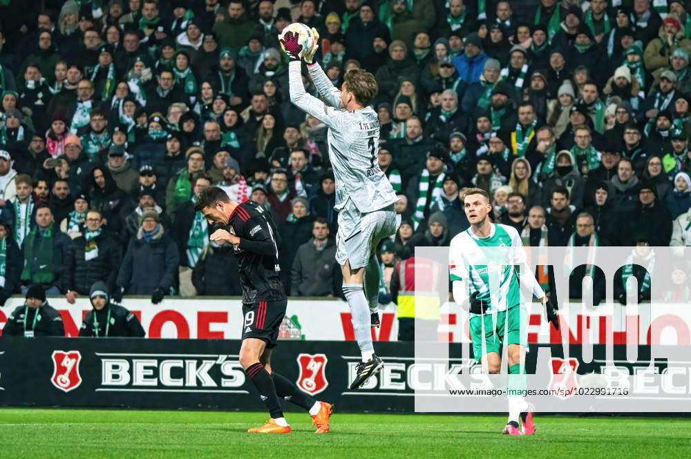 Frederik Roennow 1 FC Union Berlin 1 Faengt Ball SV Werder Bremen Vs 1 ...