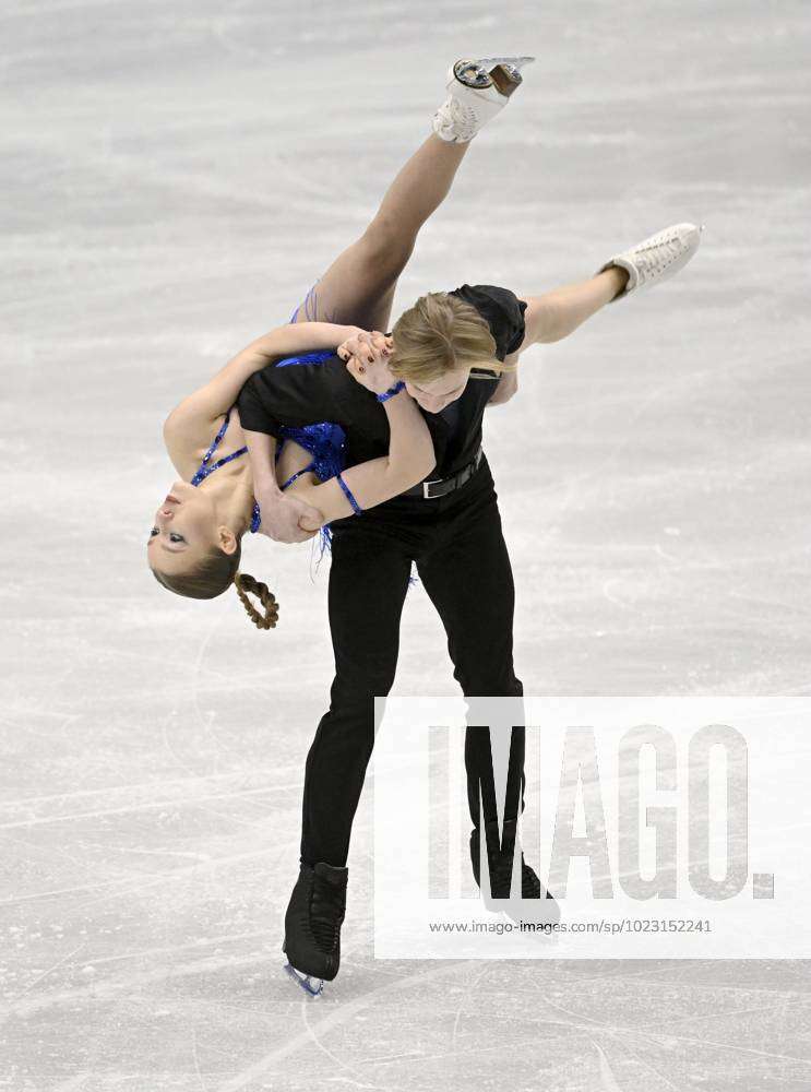 Mariia Pinchuk and Mykyta Pogorielov of Ukraine perform during ice