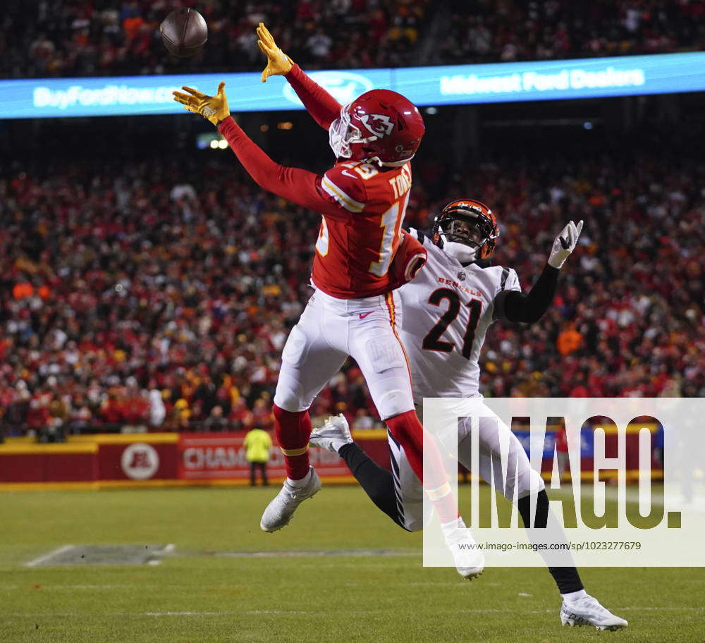 Kansas City Chiefs Wide Receiver Kadarius Toney (L) Reaches For A Pass ...