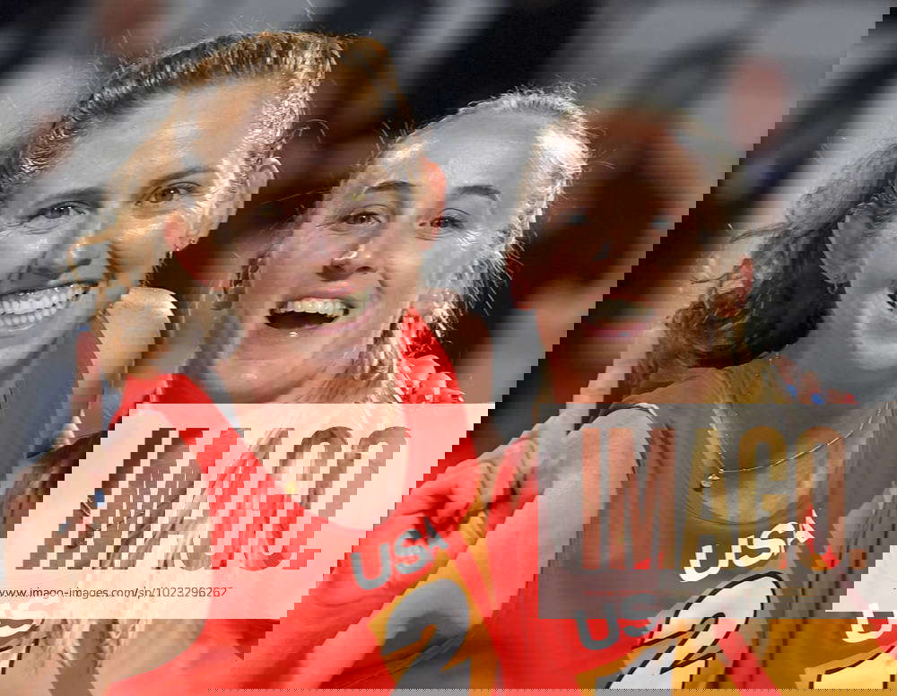 Women s Volleyball World Beach Pro Tour Finals In Doha Sara Hughes (R