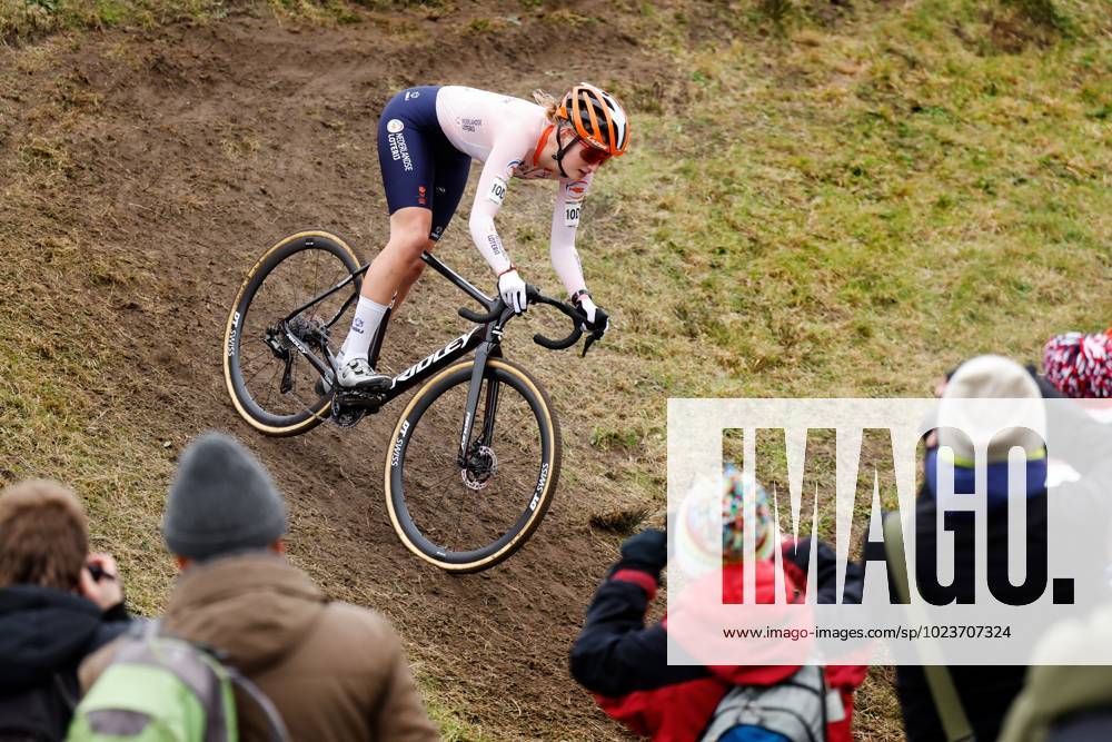 HOOGERHEIDE Leonie Bentveld in action during the team relay part of