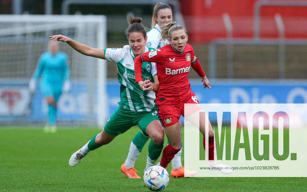 f l Hanna Nemeth SV Werder Bremen, 23 and Elisa Senß Senss, Bayer 04 ...