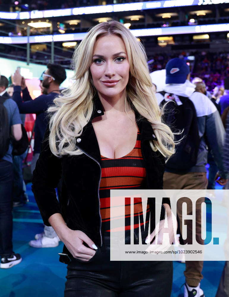 Paige Spiranac works on the floor interviewing Philadelphia Eagles and ...