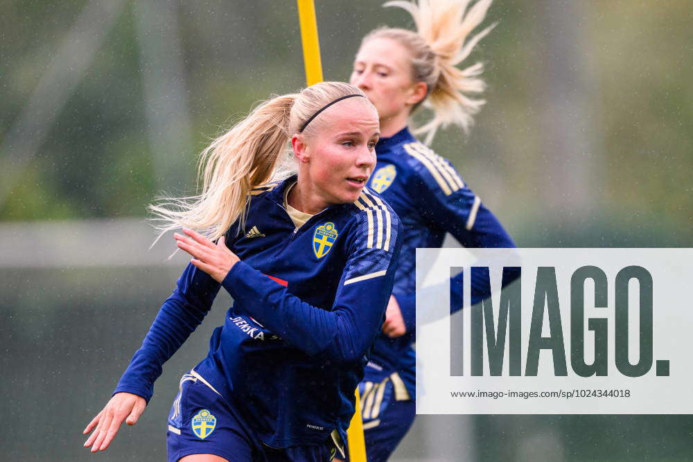 230217-stina-lennartsson-of-the-swedish-women-s-national-football-team