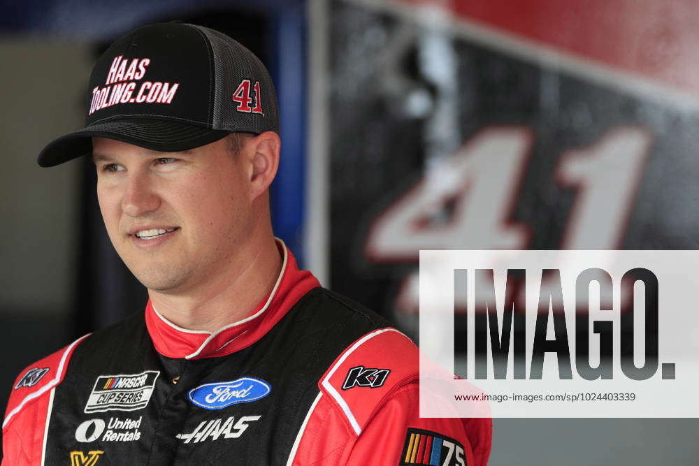 DAYTONA, FL - FEBRUARY 18: Ryan Preece ( 41 Stewart Haas Racing ...